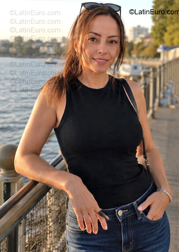 Date this pretty Australia girl Sara from Perth AU373