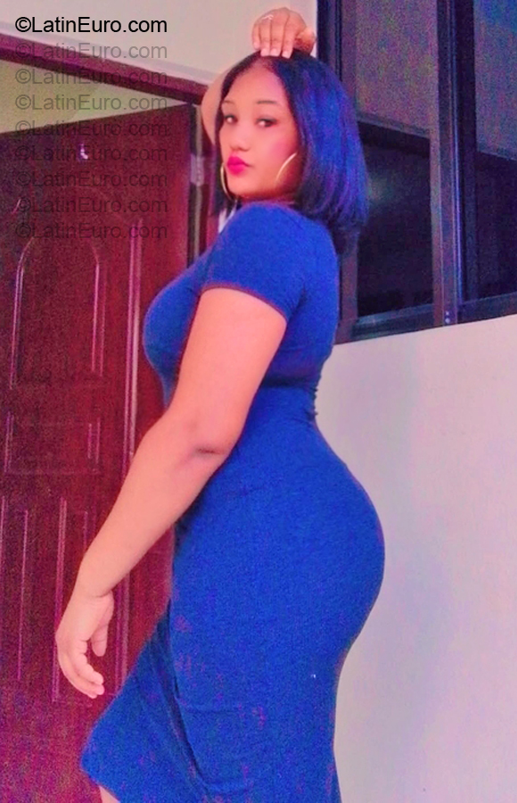 Date this sensual Dominican Republic girl Ciss from Santiago DO57207