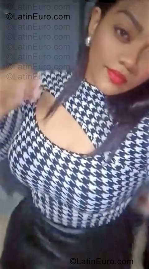 Date this nice looking Dominican Republic girl Yanely from Santo Domingo Norte DO57236