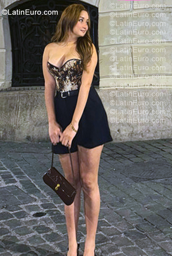 Date this georgeous Spain girl Karolayne from Madrid ES964