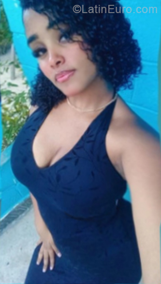 Date this foxy Dominican Republic girl Melany from La Romana DO57252
