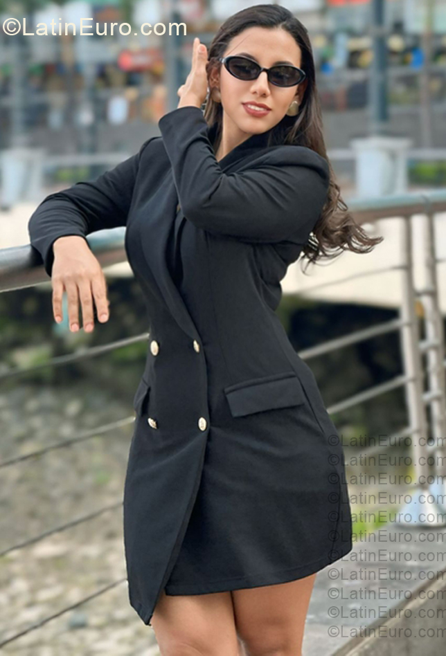 Date this stunning Ecuador girl Lorena from Guayaquil EC1160