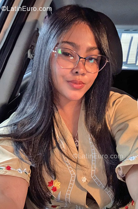 Date this voluptuous Dominican Republic girl Genesis from Santo Domingo DO57289