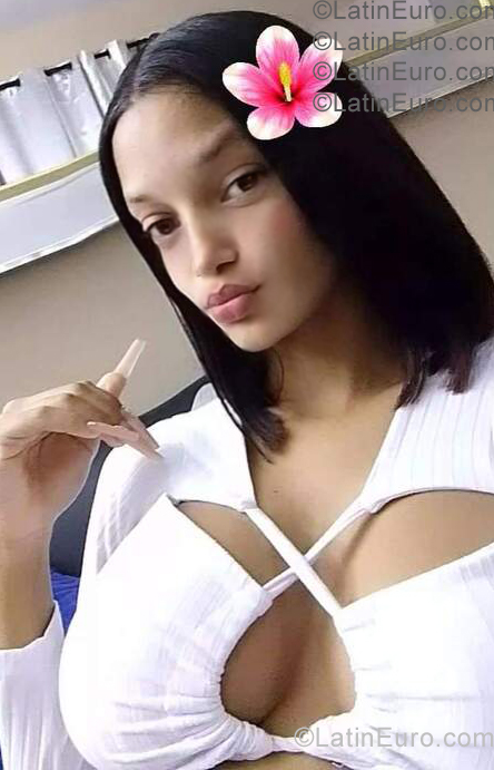 Date this georgeous Dominican Republic girl Anny from Santo Domingo DO57307