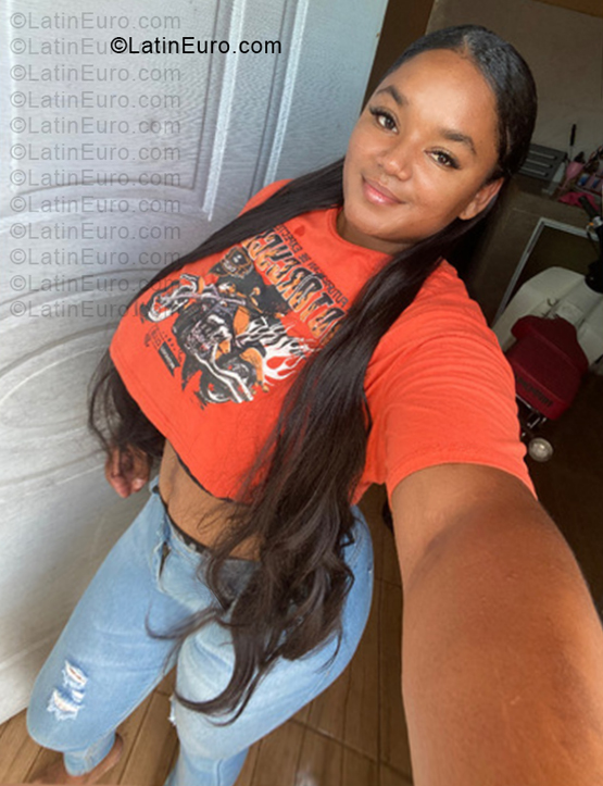 Date this pretty Dominican Republic girl Alondra from Santo Domingo DO57320
