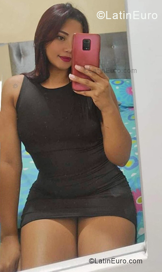 Date this hard body Colombia girl Nathalie from Cali CO33908