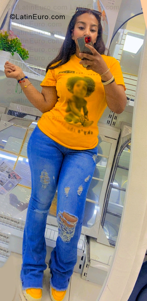 Date this tall Dominican Republic girl Yesenia from Santiago DO57330