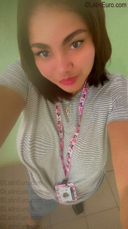 Date this georgeous Dominican Republic girl Evelina from Santo Domingo DO57360